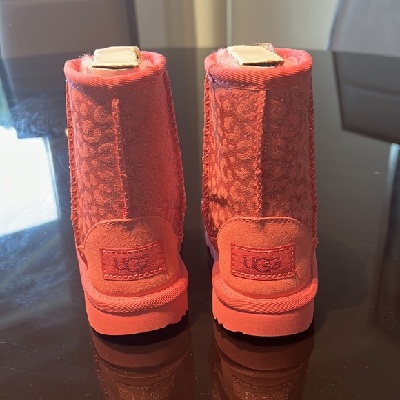 Kids UGG boots - Picture 2 of 5